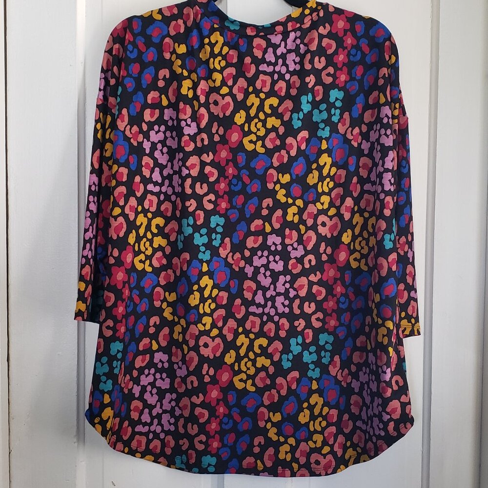 Dear Scarlett 3/4 Sleeve V-Neck Top - Picture 5 of 5